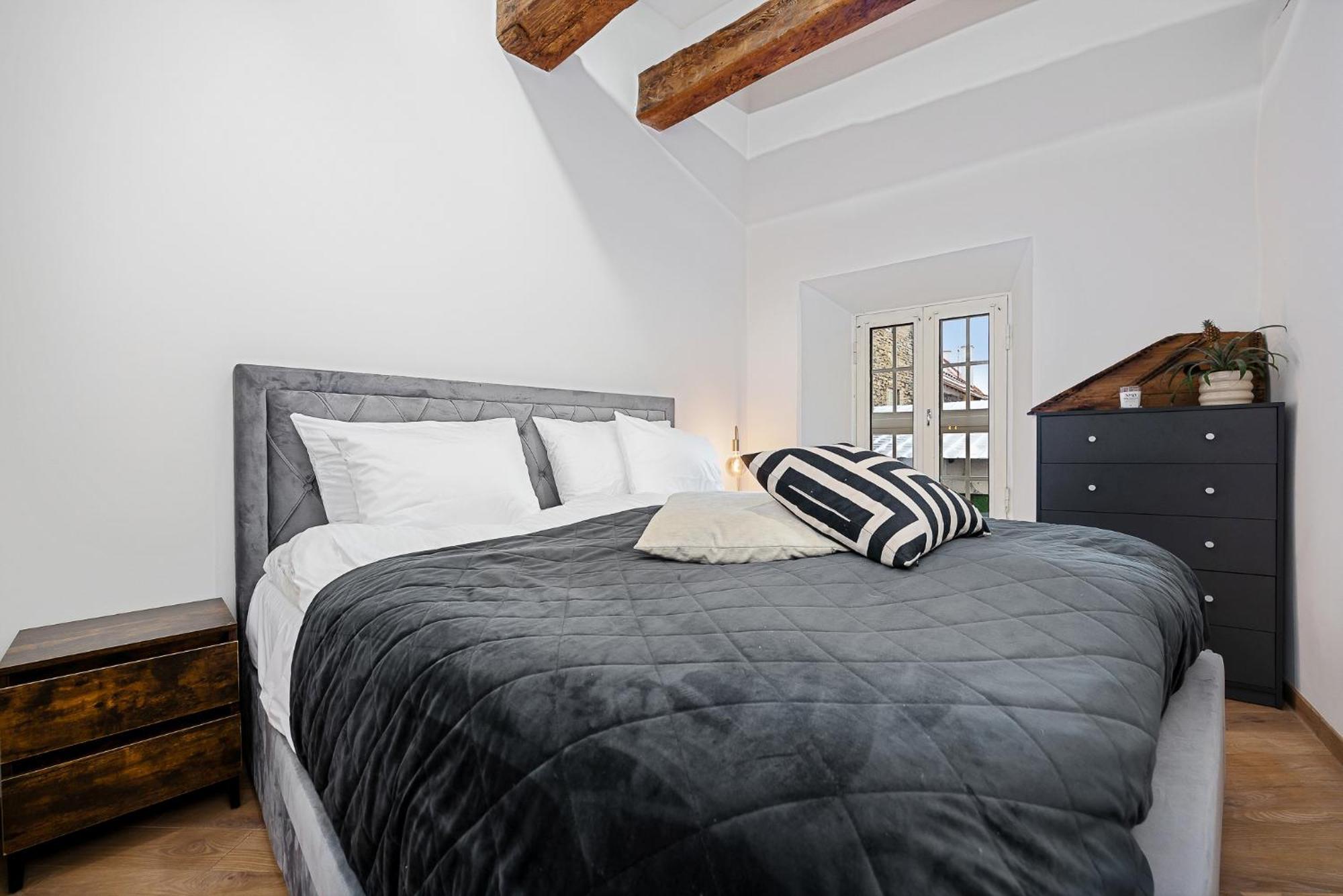 Apartment Modern Charm In Old Town